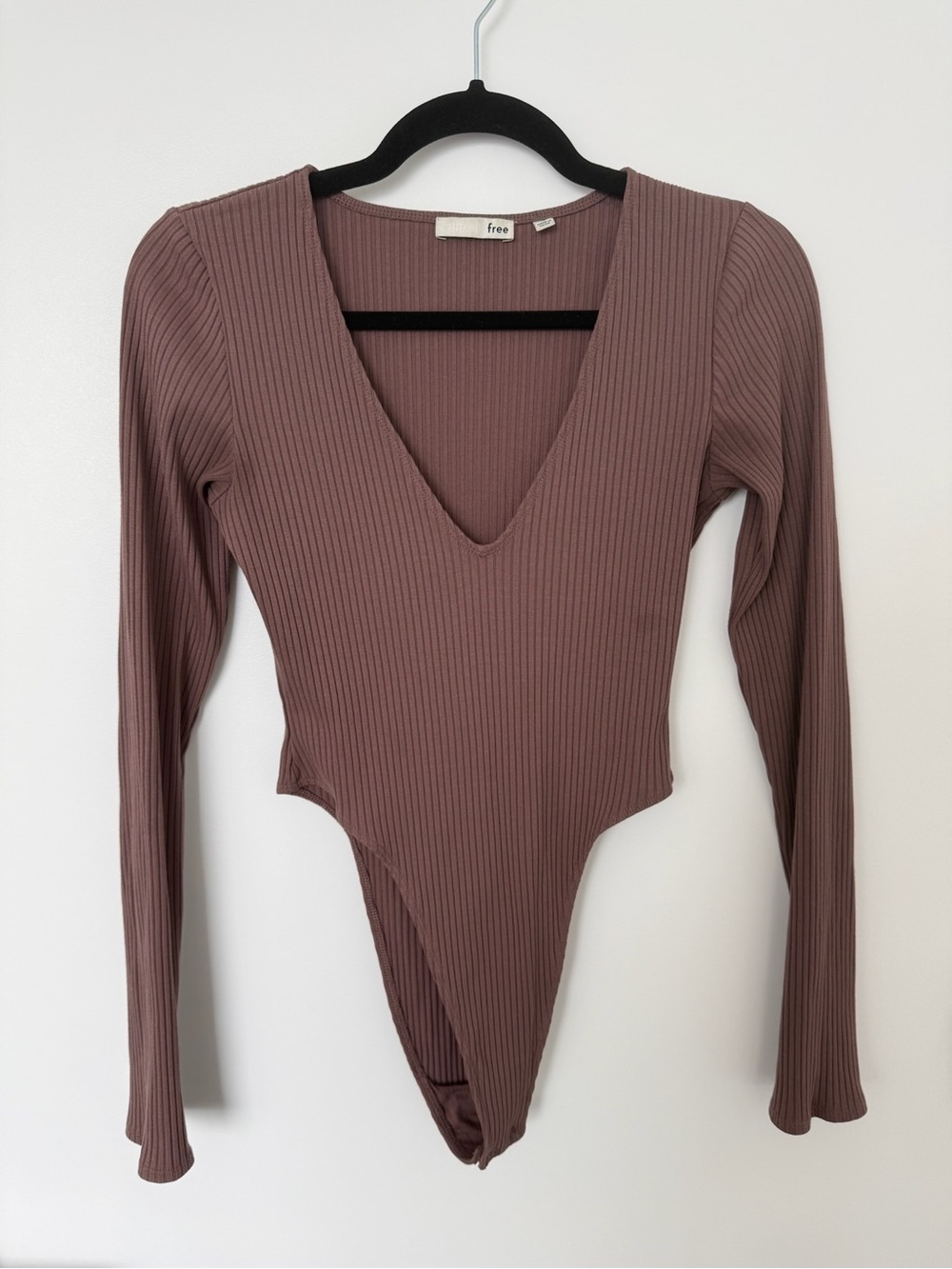 Wilfred Free | Ribbed Long-Sleeve V-Neck Bodysuit